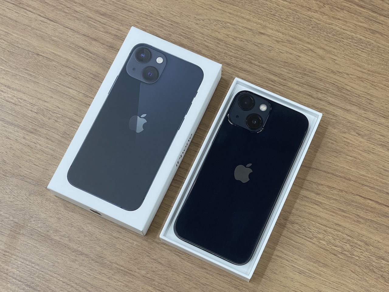 iPhone 13 miniのミッドナイト